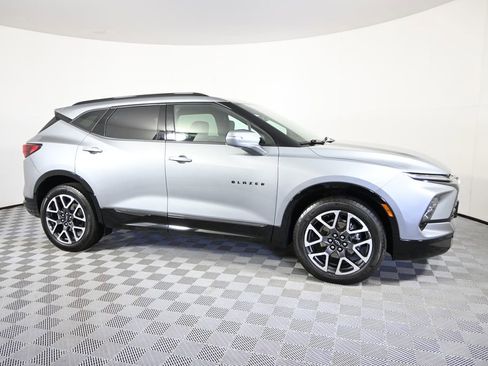 Used 2023 Chevrolet Blazer RS w/ Driver Confidence II Package AWD/4WD image 8