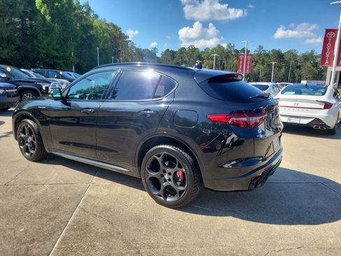 Used 2022 Alfa Romeo Stelvio Veloce AWD/4WD image 3