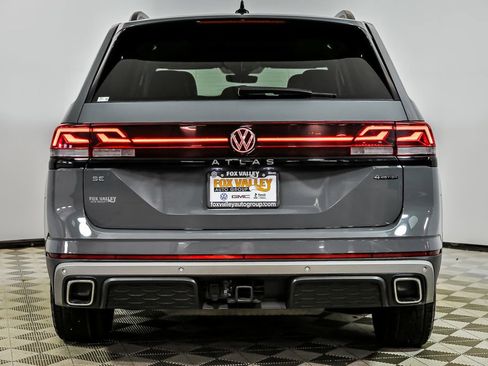 Used 2025 Volkswagen Atlas Peak Edition SE image 7