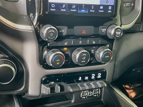 Used 2022 RAM 1500 Big Horn AWD/4WD image 16