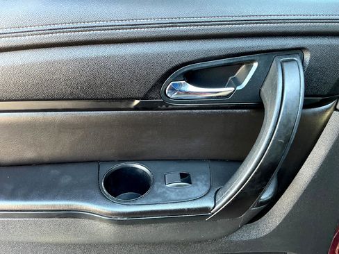 Used 2017 Chevrolet Traverse LT w/ Style and Technology Package image 16