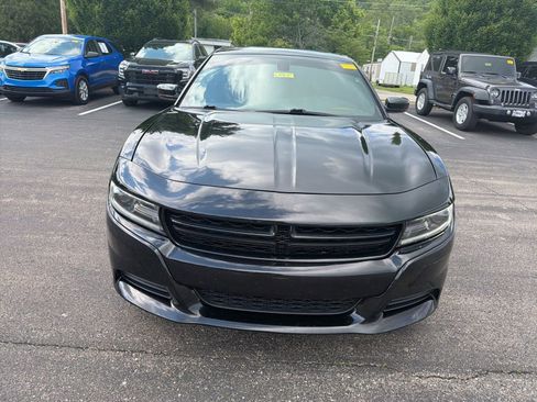 Used 2019 Dodge Charger SXT RWD image 8