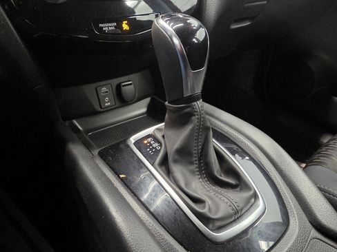 Used 2017 Nissan Rogue S image 22