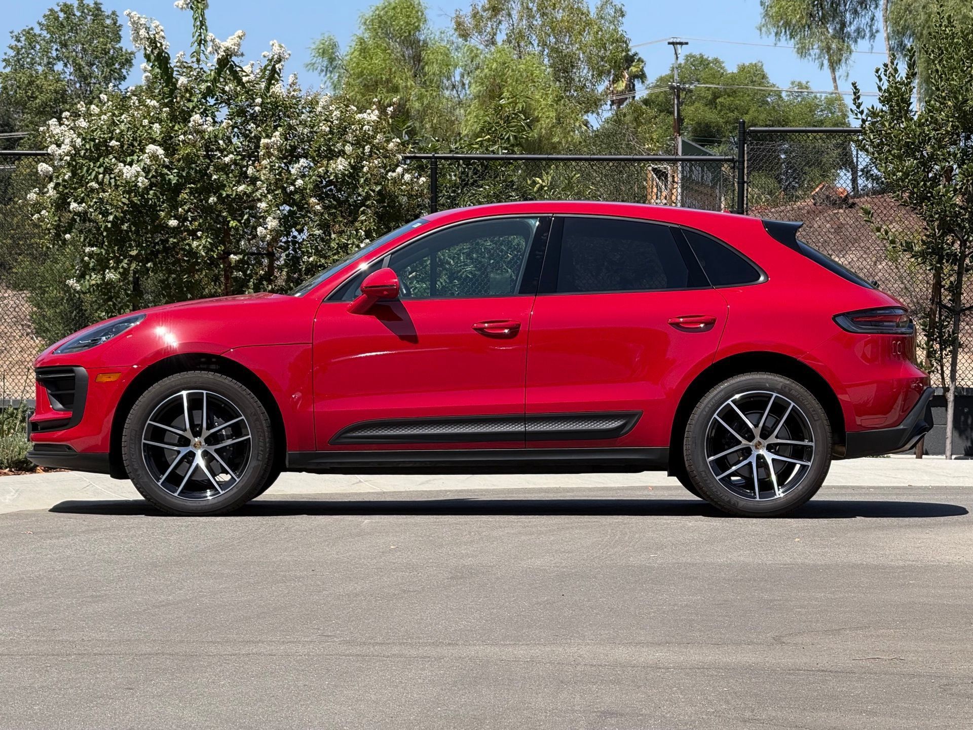 Certified 2026 Porsche Macan AWD/4WD image 2