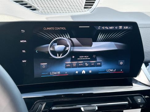 New 2026 BMW X2 xDrive28i w/ Technology Package AWD/4WD image 13