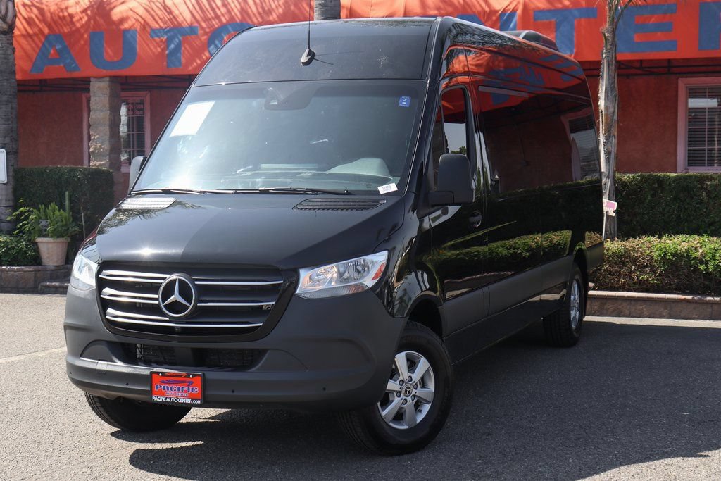 Used 2023 Mercedes-Benz Sprinter 2500 image 4