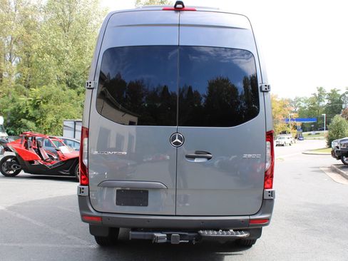 Used 2024 Mercedes-Benz Sprinter 2500 image 5