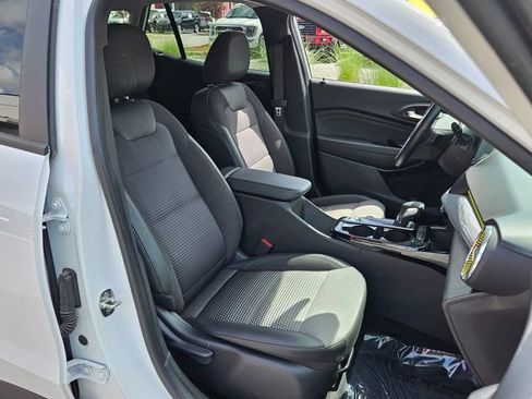 Used 2024 Chevrolet Trax LT w/ Driver Confidence Package image 17