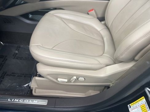 Certified 2022 Lincoln Nautilus Reserve image 14