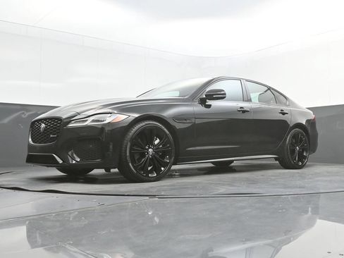 Certified 2024 Jaguar XF R-Dynamic SE AWD/4WD image 39