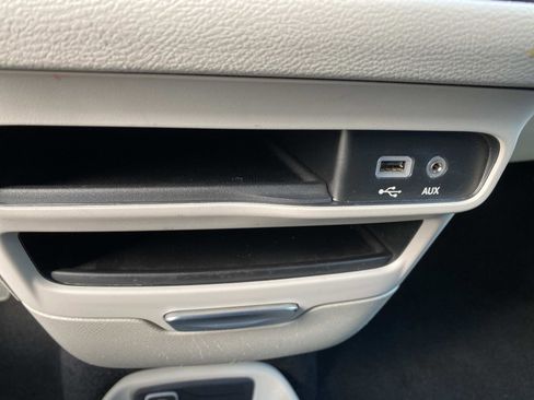 Used 2019 Chrysler Pacifica LX image 13
