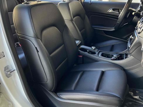 Used 2019 Mercedes-Benz GLA 250 4MATIC w/ Premium Package image 39