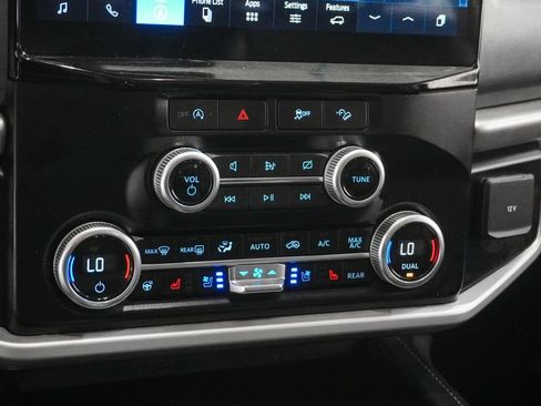 Used 2024 Ford Expedition XLT AWD/4WD image 26
