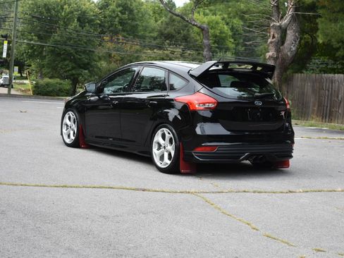 Used 2016 Ford Focus ST FWD image 4