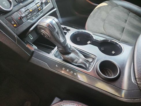 Used 2018 Ford Explorer XLT w/ Equipment Group 202A image 25