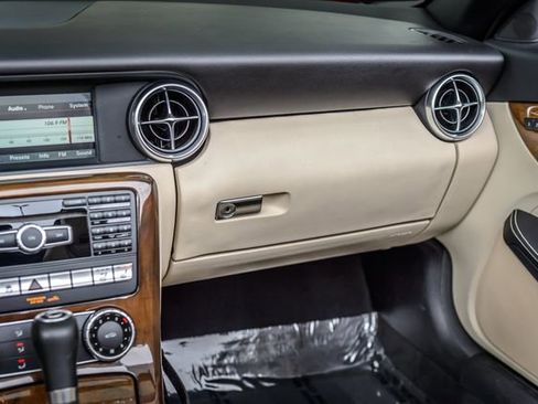 Used 2015 Mercedes-Benz SLK 250 image 37