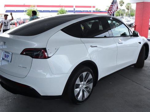 Used 2023 Tesla Model Y Long Range AWD/4WD image 5
