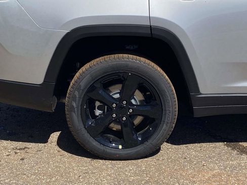 New 2026 Jeep Grand Cherokee L Limited w/ Limited Altitude Package RWD image 33