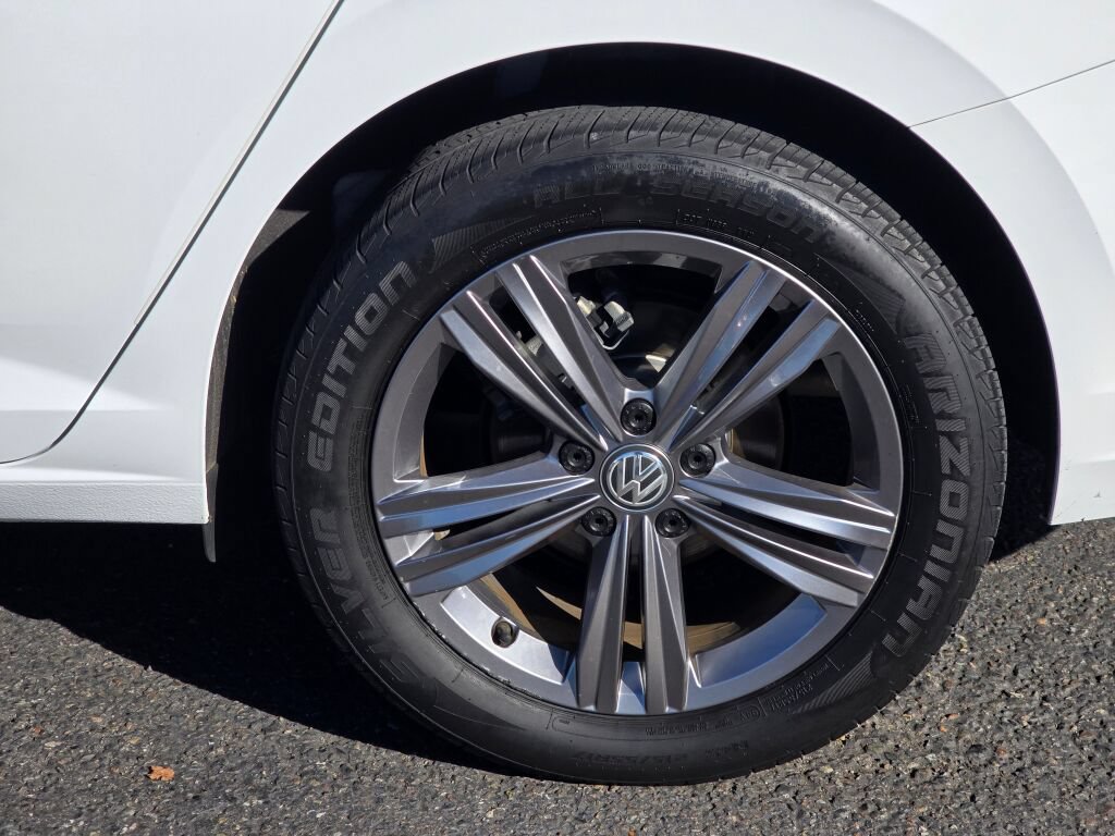 Used 2019 Volkswagen Jetta R-Line FWD image 10