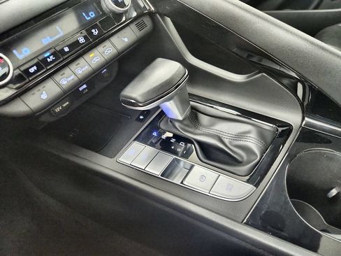 Used 2025 Hyundai Elantra Limited FWD image 31