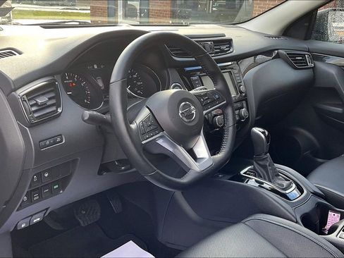 Used 2022 Nissan Rogue Sport SL w/ Premium Package image 13