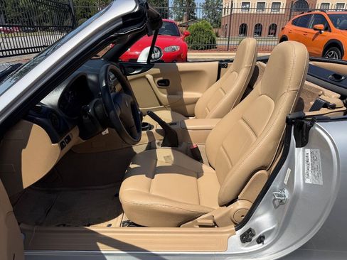 Used 1999 MAZDA MX-5 Miata RWD image 13
