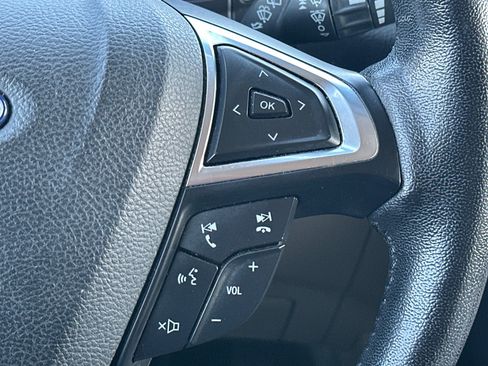 Used 2019 Ford Edge Titanium image 11