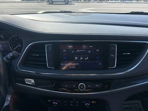 Used 2020 Buick Enclave Essence image 13