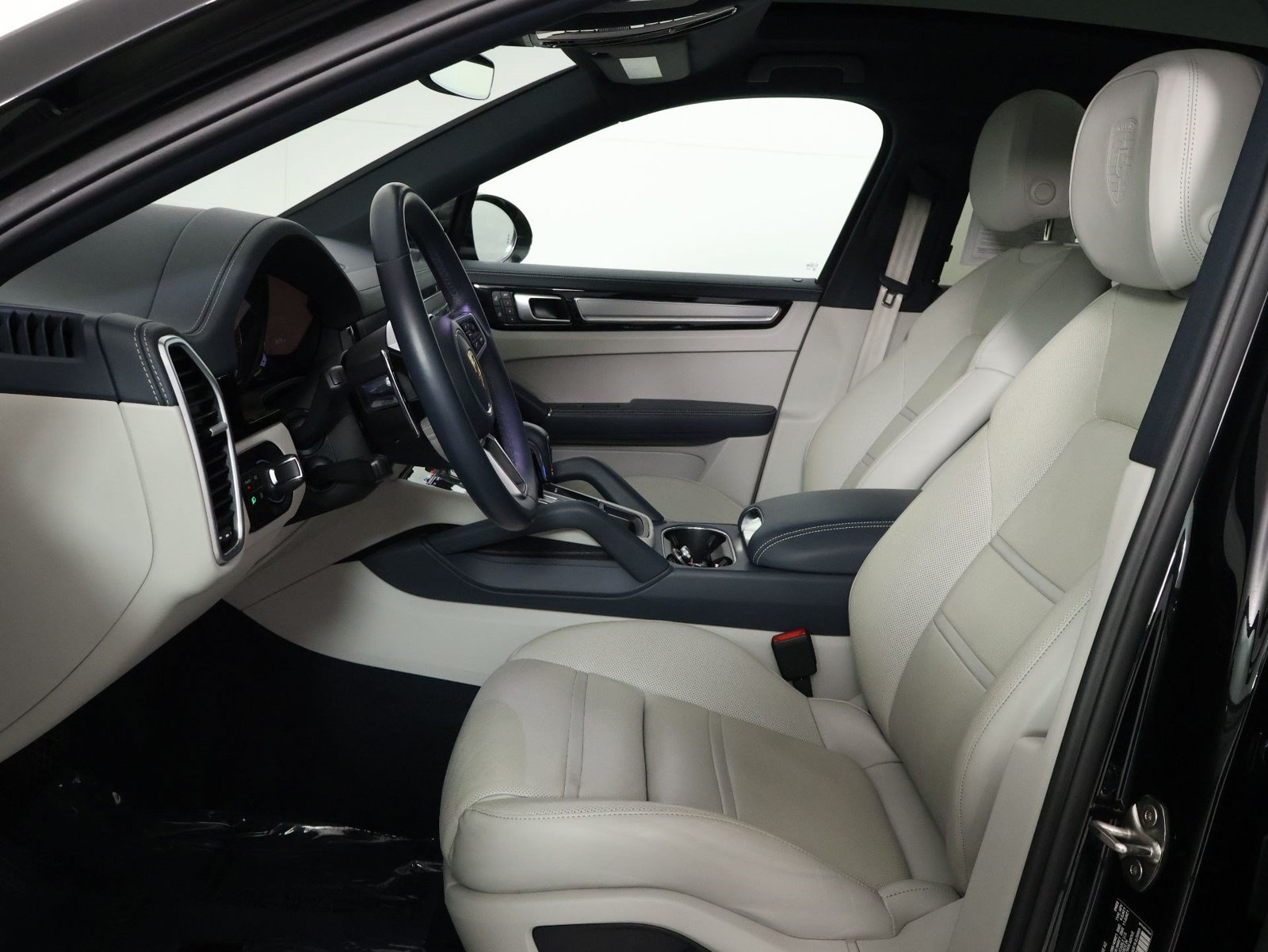 Certified 2023 Porsche Cayenne Platinum Edition AWD/4WD image 5
