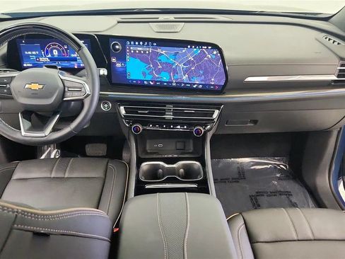 Used 2025 Chevrolet Traverse High Country FWD image 36