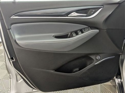 Used 2018 Buick Enclave Essence image 13