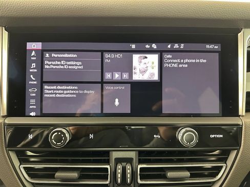 Certified 2026 Porsche Macan Turbo AWD/4WD image 35