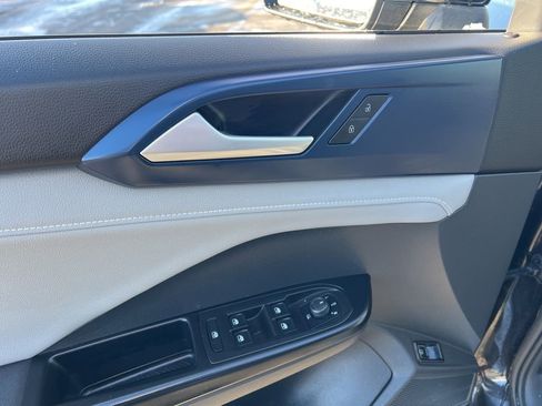 Used 2024 Volkswagen Taos SE image 9