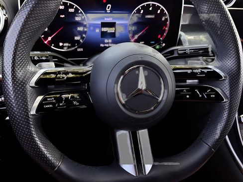 Used 2024 Mercedes-Benz GLC 300 image 17