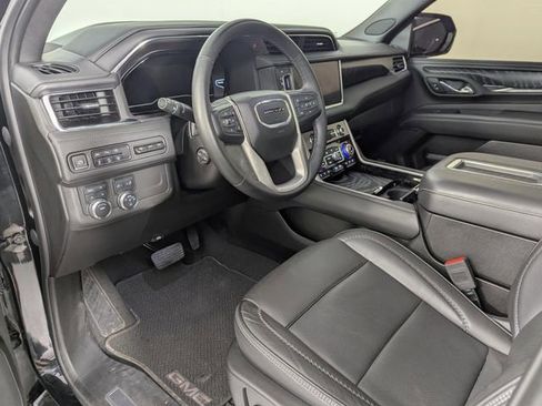 Used 2023 GMC Yukon XL Denali image 8