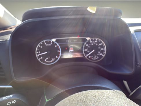 Used 2023 Nissan Rogue S image 12