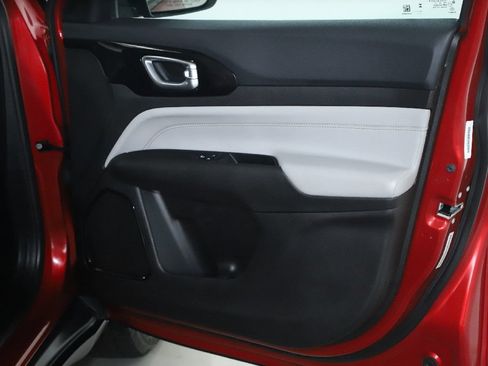 Used 2025 Jeep Compass Limited AWD/4WD image 32