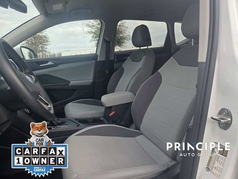 Used 2024 Volkswagen Taos SE image 11