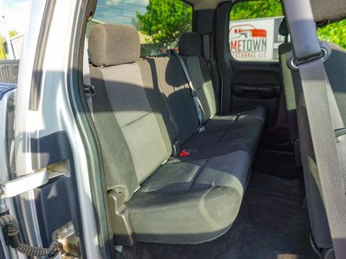 Used 2010 Chevrolet Silverado 2500 LT w/ Interior Plus Package AWD/4WD image 22