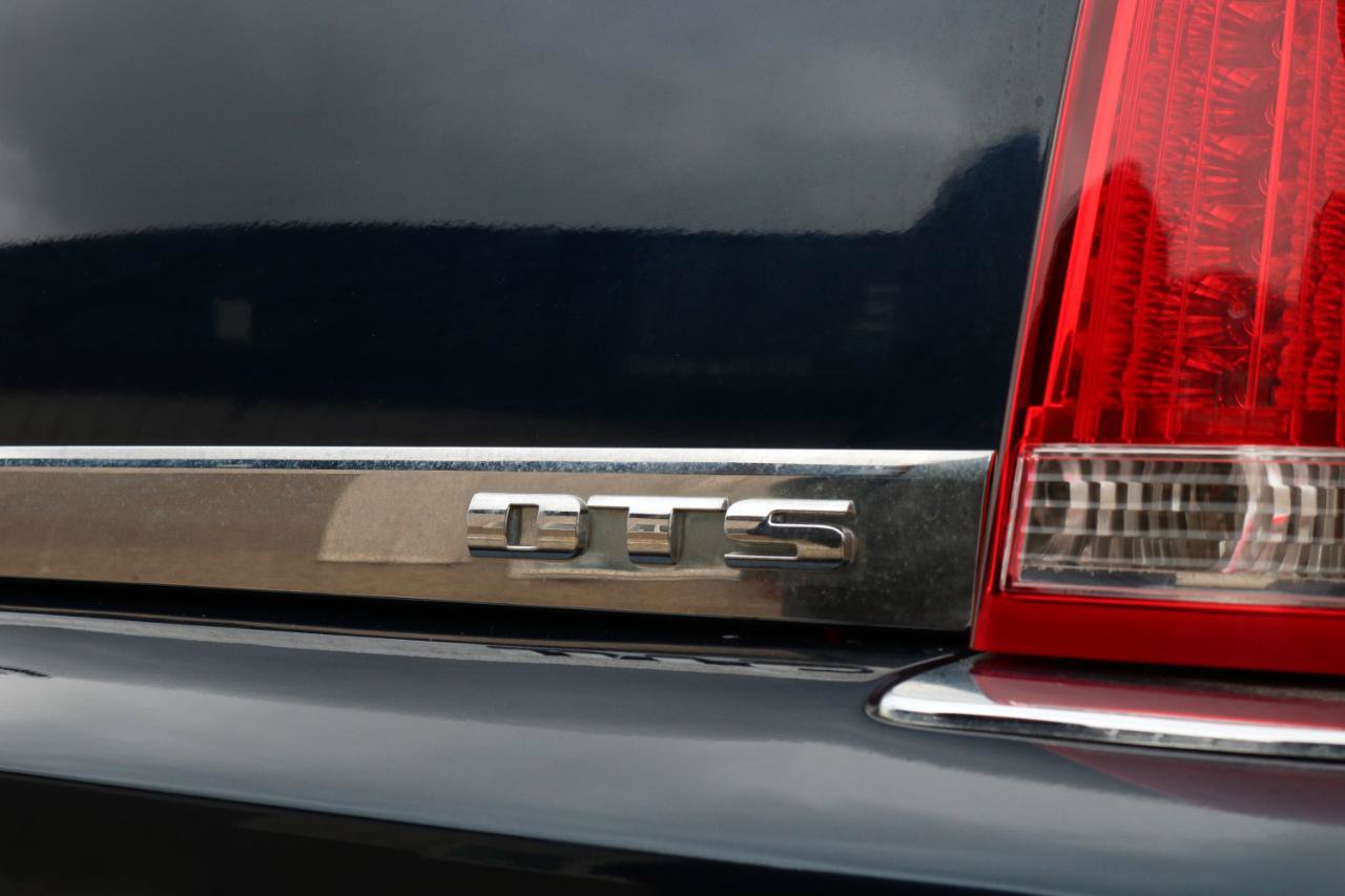 Used 2009 Cadillac DTS w/ Sun And Sound Package FWD image 11