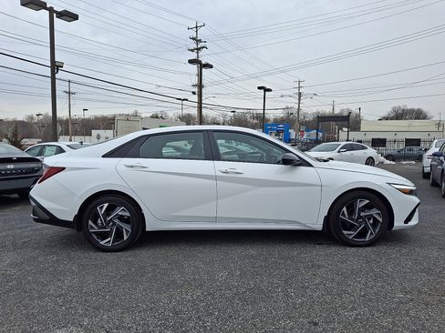 Certified 2025 Hyundai Elantra Sport image 7