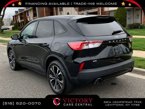Used 2022 Ford Escape SE w/ SE Sport Appearance Package image 6