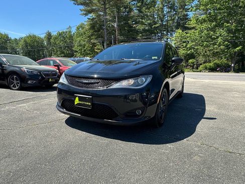 Used 2019 Chrysler Pacifica Touring-L w/ S Appearance Package FWD image 7