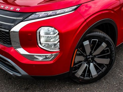 New 2025 Mitsubishi Outlander SE image 48