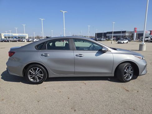 Used 2022 Kia Forte LXS image 17
