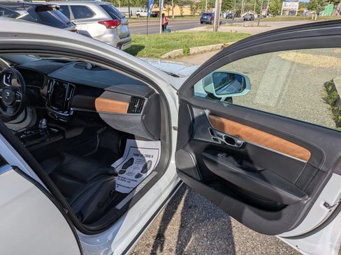 Used 2018 Volvo S90 T8 Inscription w/ Convenience Package AWD/4WD image 46