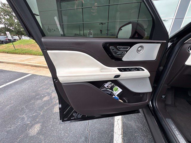 Used 2023 Lincoln Aviator Black Label w/ Class IV Trailer Tow Package AWD/4WD image 9