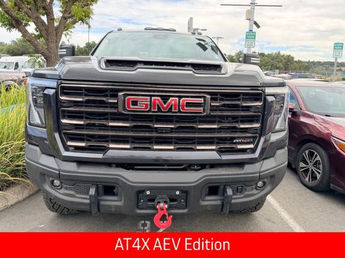 Used 2025 GMC Sierra 2500 AT4X w/ AT4X AEV Edition image 2