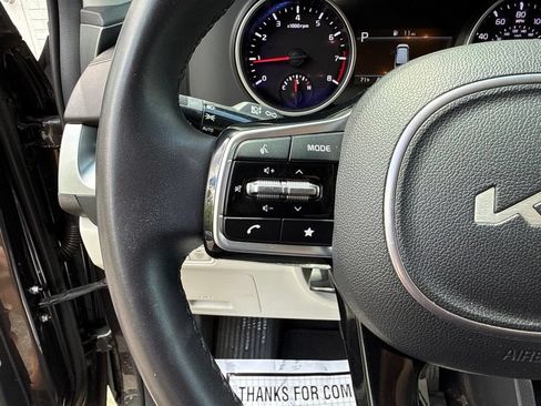 Used 2024 Kia Carnival LX FWD image 28