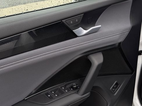 New 2026 Volkswagen Tiguan SE image 17